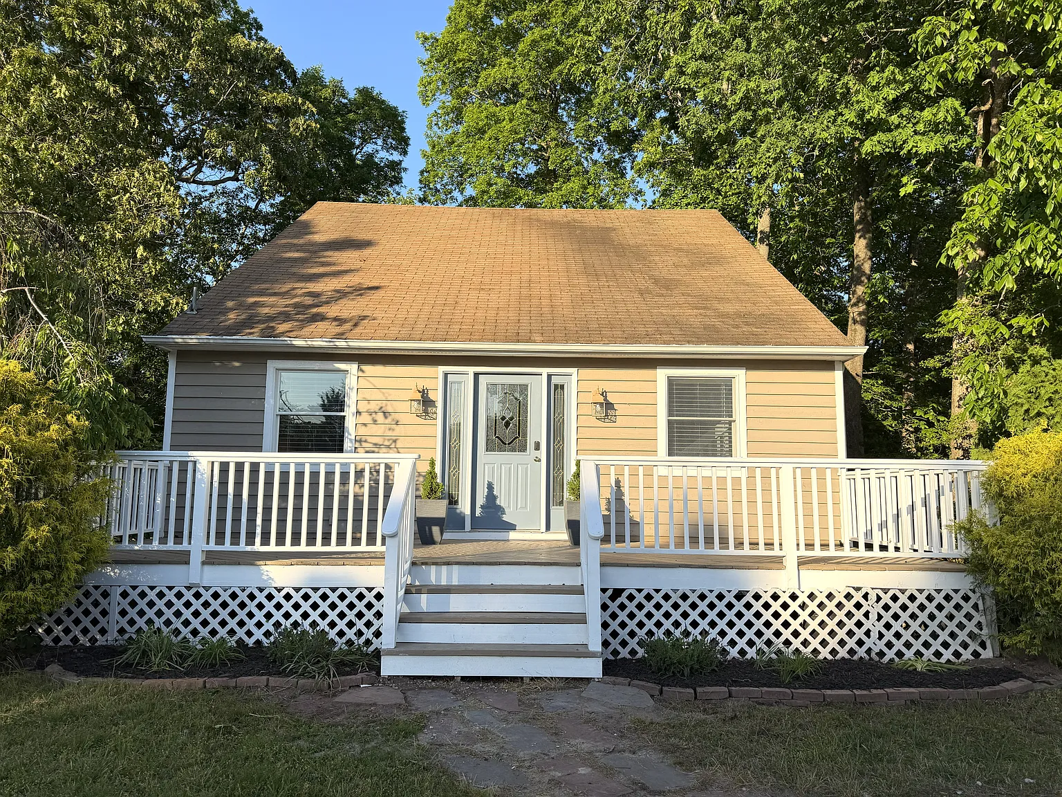 3 bed, 1248 sqft, $2,100 — Photo 2