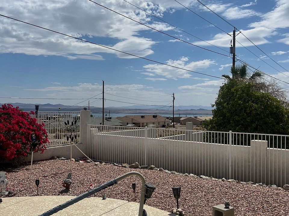 2nd image of 2890 Arabian Dr