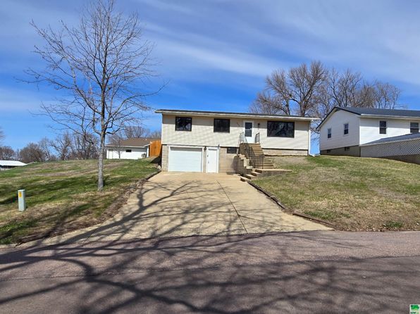 841 Reed St, Akron, IA 51001