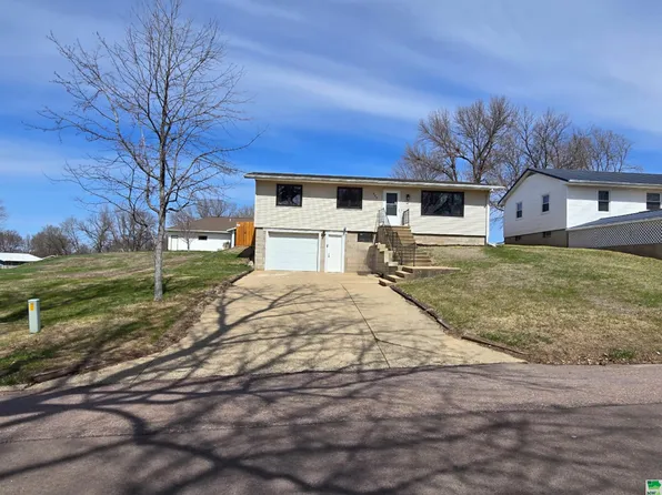 841 Reed St, Akron, IA 51001