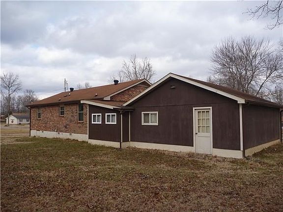 4th image of 419 Magnolia Ct