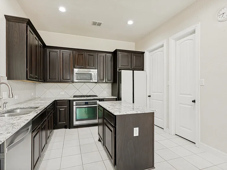 24738 Rising Hl — Photo 11