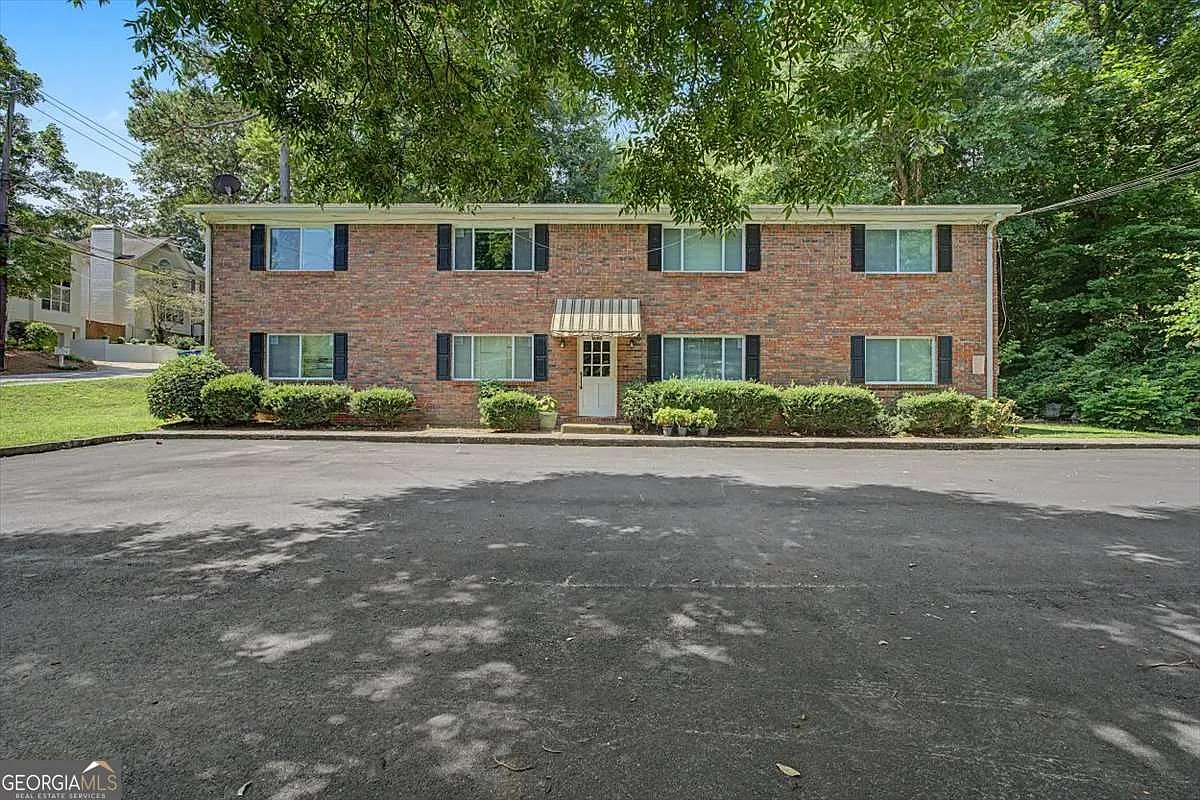2430 Coosawattee Dr NE — Photo 2