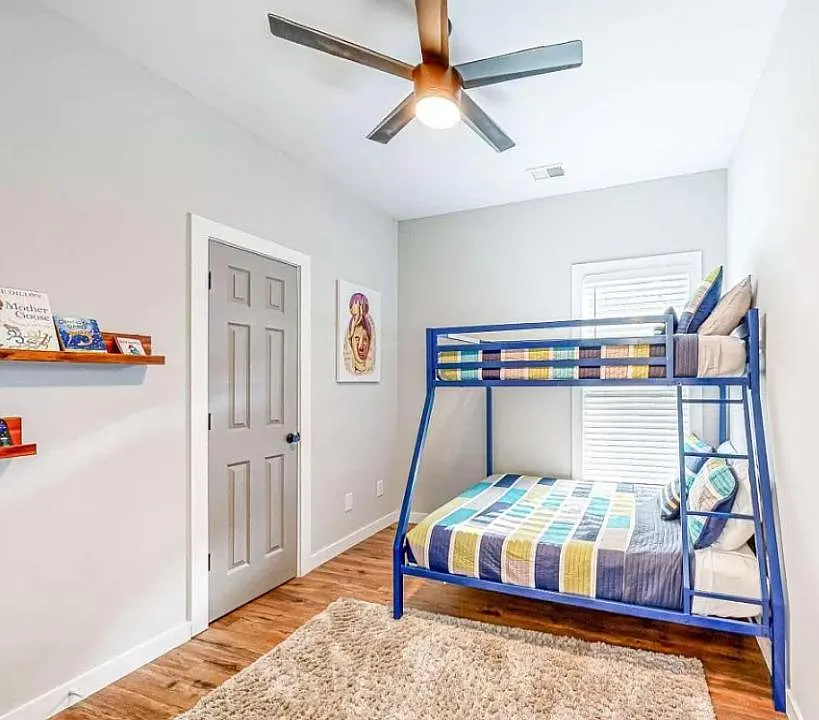 Double the Space: 2 Private Rooms for One Tenant! — Photo 4