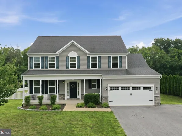 97 Portsmouth Ct, Falling Waters, WV 25419