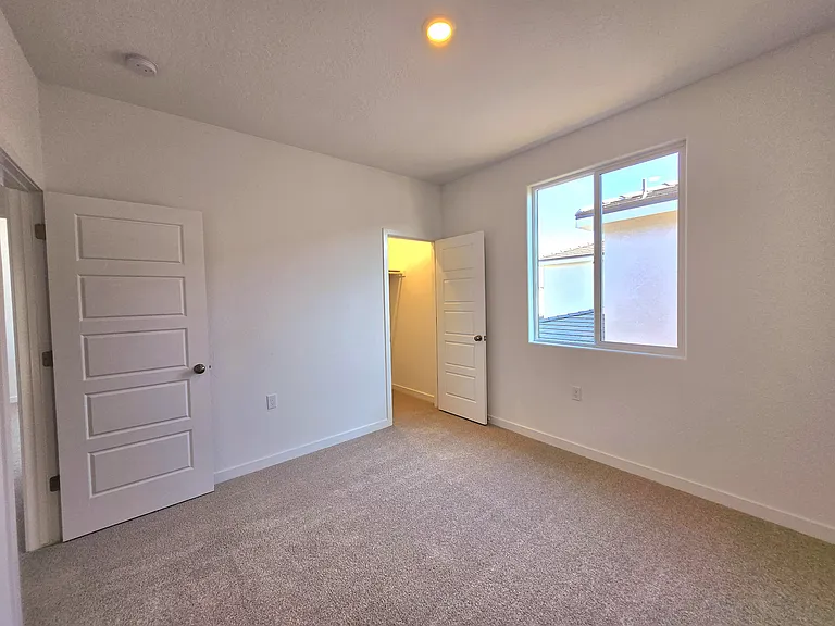 Pioneer Dr W — Photo 34