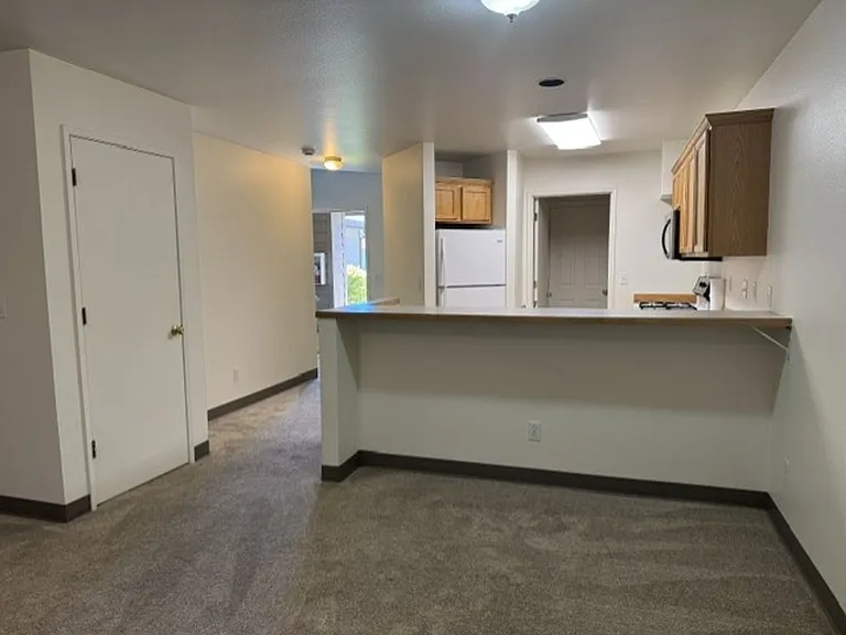 744 NE Savannah Dr — Photo 5