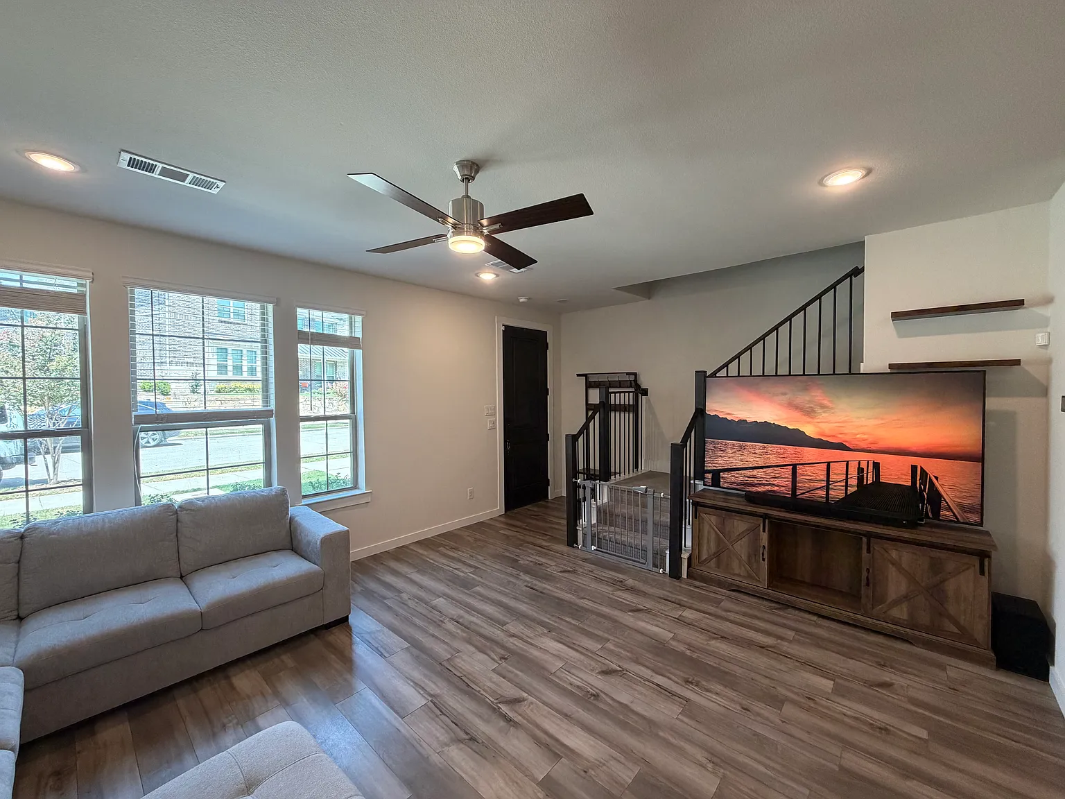 3 bed, 2.5 bath, 1660 sqft, $2,900 — Photo 3