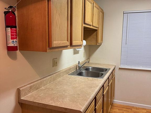 3rd image of 1030 Southpark Dr #5