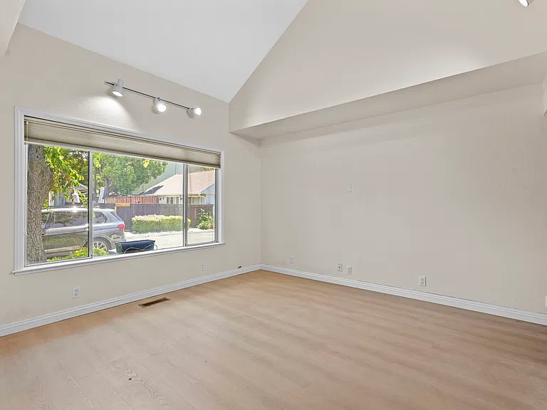 2340 Park Ave — Photo 17