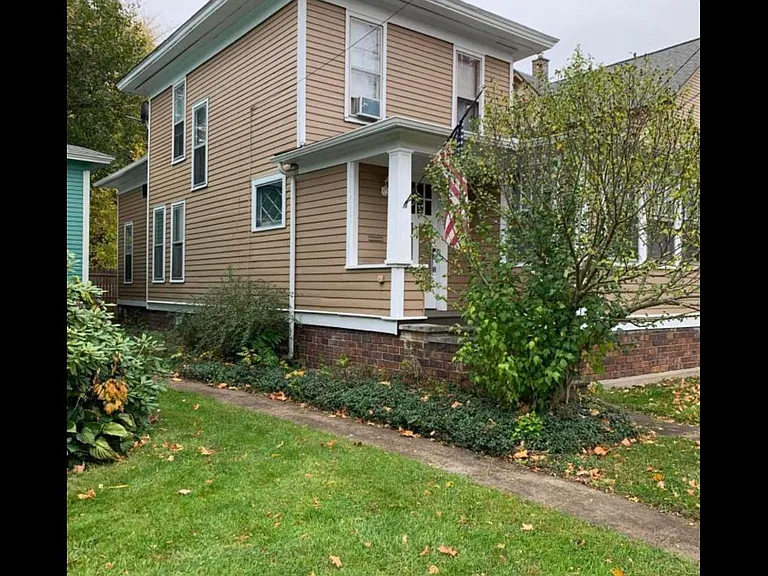 1106 S Park St — Photo 1