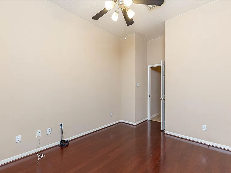 2201 Signal Hill Dr — Photo 15