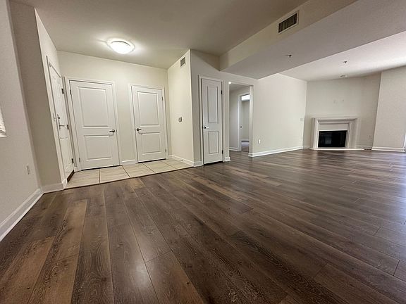 3rd image of 11556 Burbank Blvd APT 105