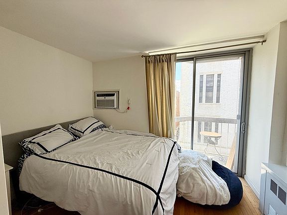 3rd image of 184 Thompson St APT 4G