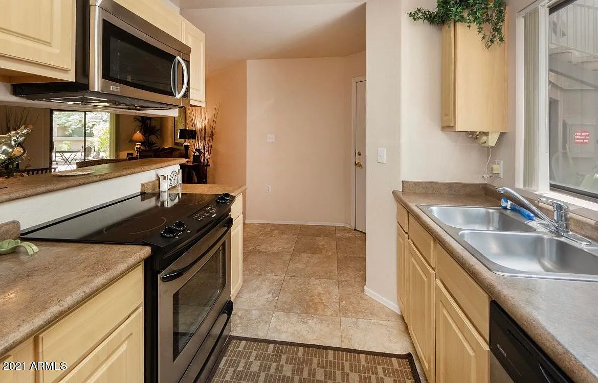 1 bed, 1.0 bath, 900 sqft, $1,695 — Photo 4