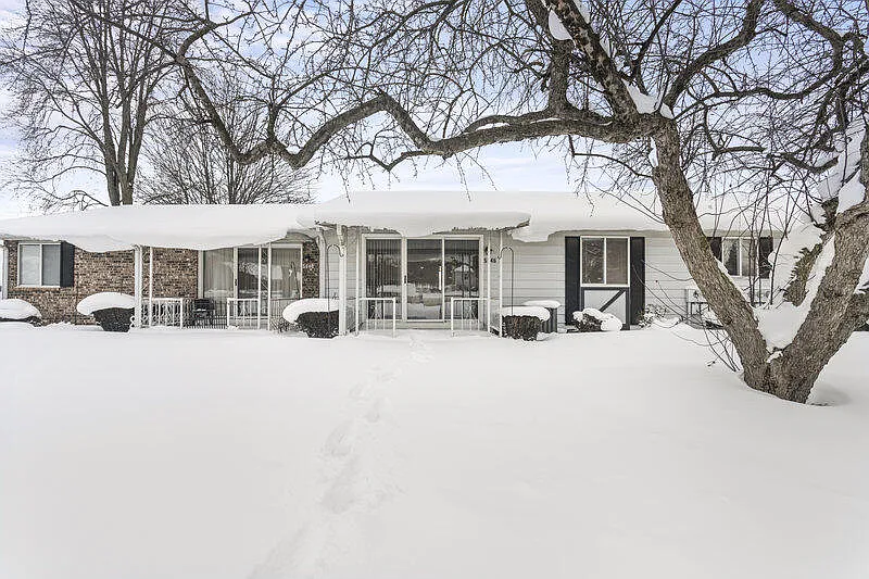 5646 Leisure South Dr SE photo 1