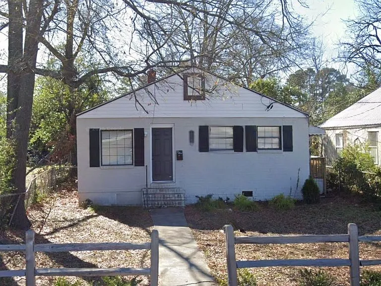 1946 Greene St — Photo 1