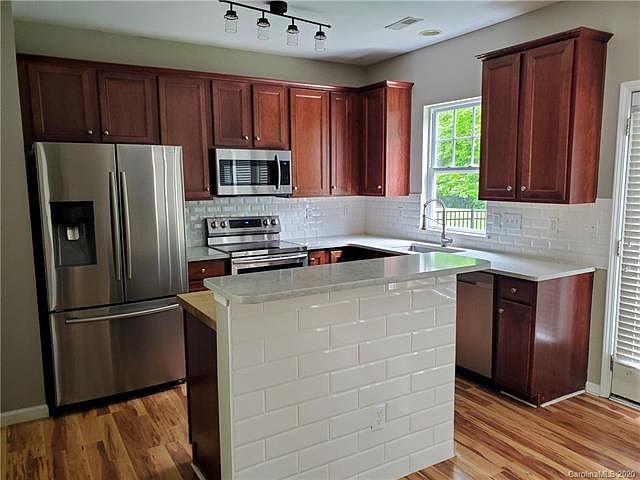 2nd image of 1341 Hammond Dr