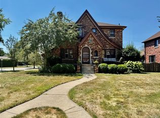 1305 Bedford Rd, Grosse Pointe Park, MI 48230