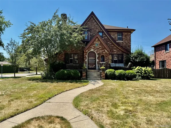 1305 Bedford Rd, Grosse Pointe Park, MI 48230