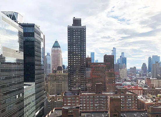 Rented by Luxury New York Group LLC | media 18