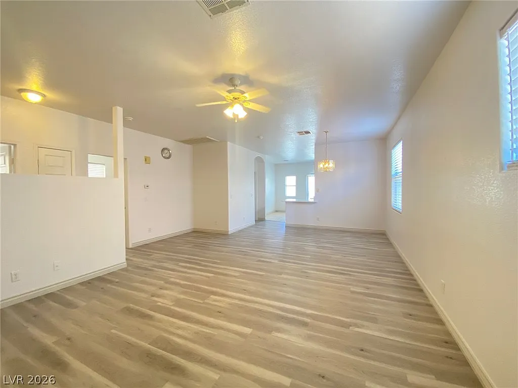 3 bed, 2.0 bath, 1367 sqft, $1,895 — Photo 3