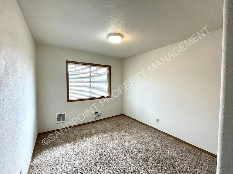 910 N Division Ave #102 — Photo 18