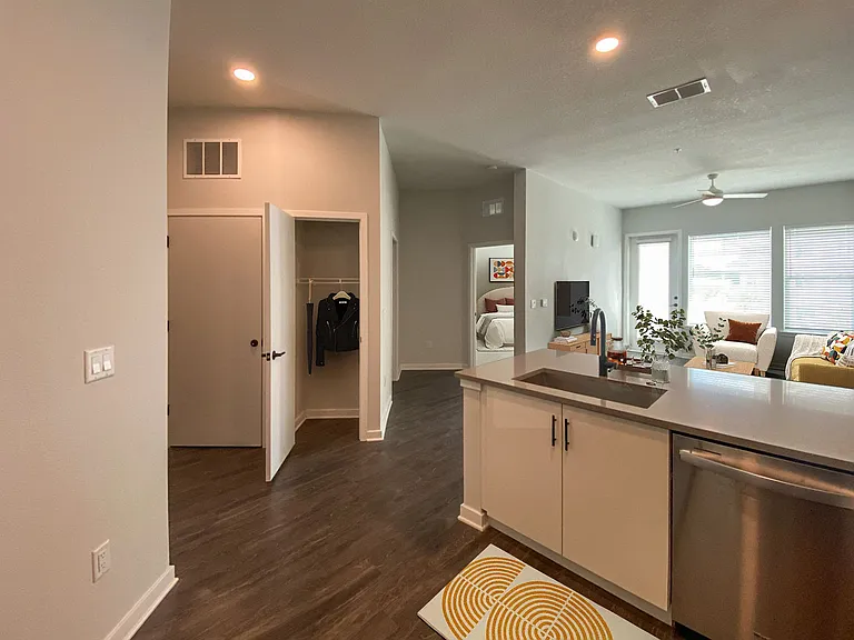 Cirrus Apartments — Photo 34