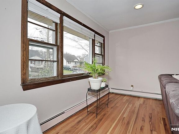 5th image of 26 Wareham Rd