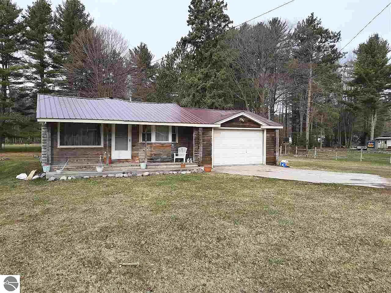 829 Newman St photo 1