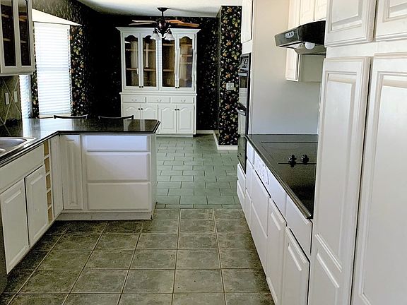 4th image of 3802 Fairgreen Ct