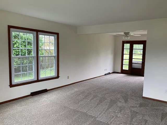 3 bed, 1.5 bath, 1600 sqft, $2,150 — Photo 3
