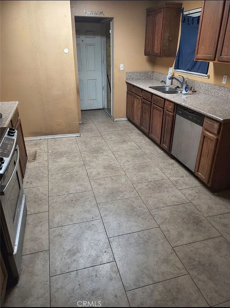 3 bed, 1322 sqft, $1,995 — Photo 2