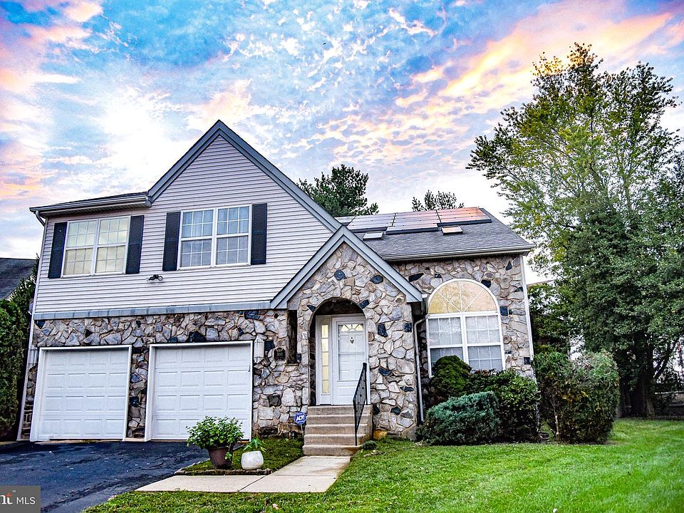 1st image of 303 Laura Ln