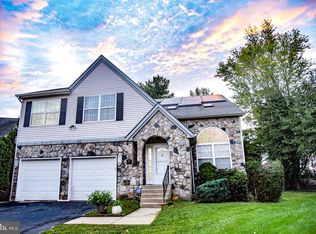 303 Laura Ln, Philadelphia, PA 19116