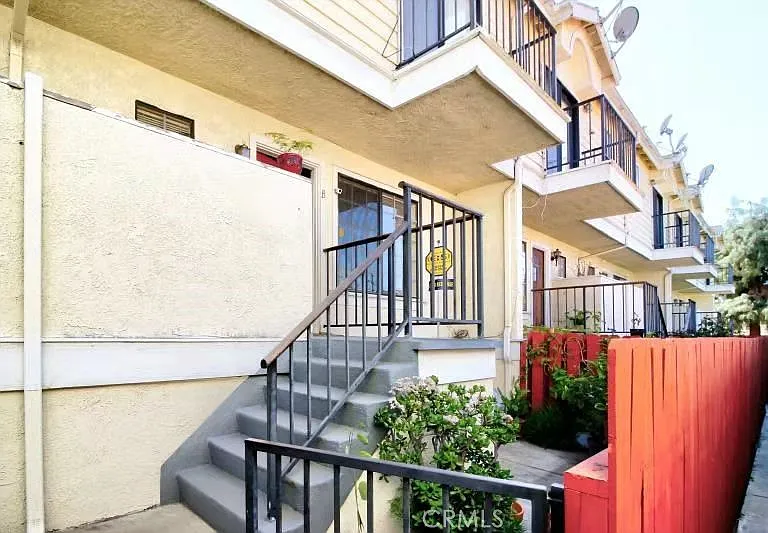 2411 S Baldwin Ave #B — Photo 2