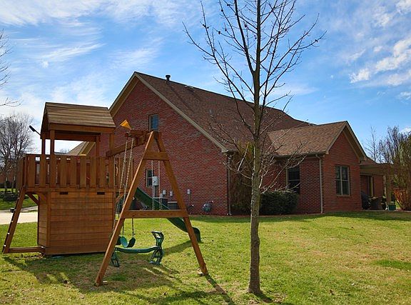 2nd image of 3018 Oak Knoll Cv