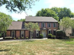 9725 Shenandoah Dr, Brecksville, OH 44141