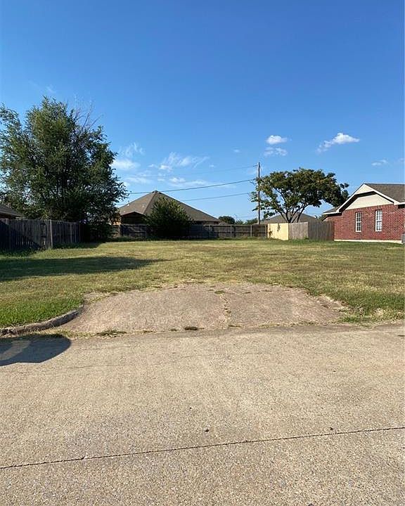 1st image of 605 NW 20th St