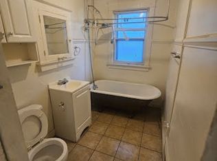 1206-8 s 15th PL, Milwaukee, WI 53204