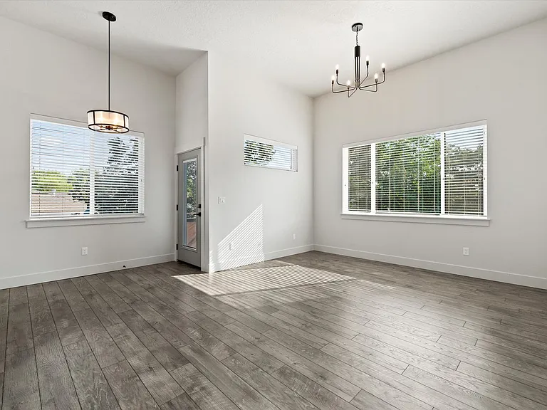 174 S Kestrel Pl — Photo 4