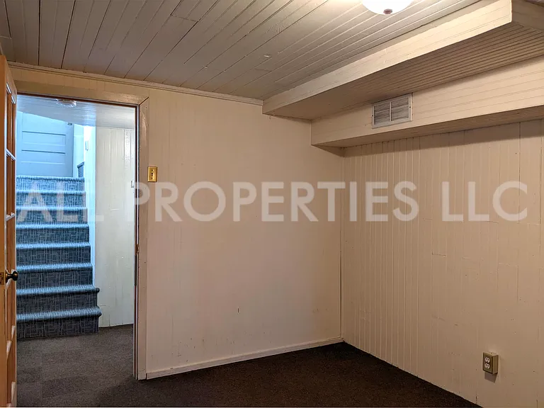 557 S Race St — Photo 29