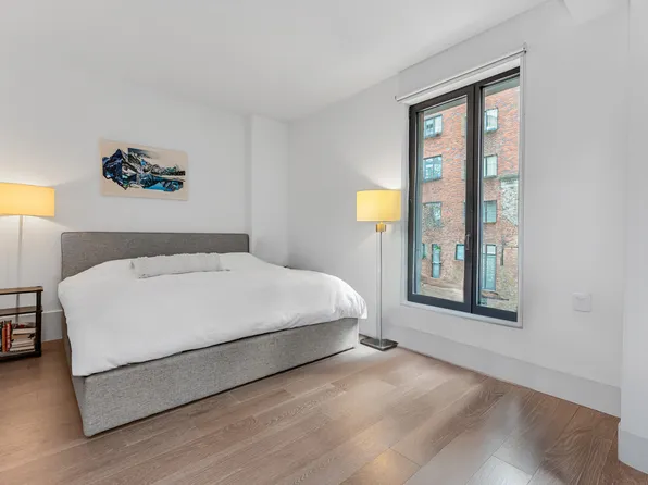 429 Kent Avenue image 10 of 18