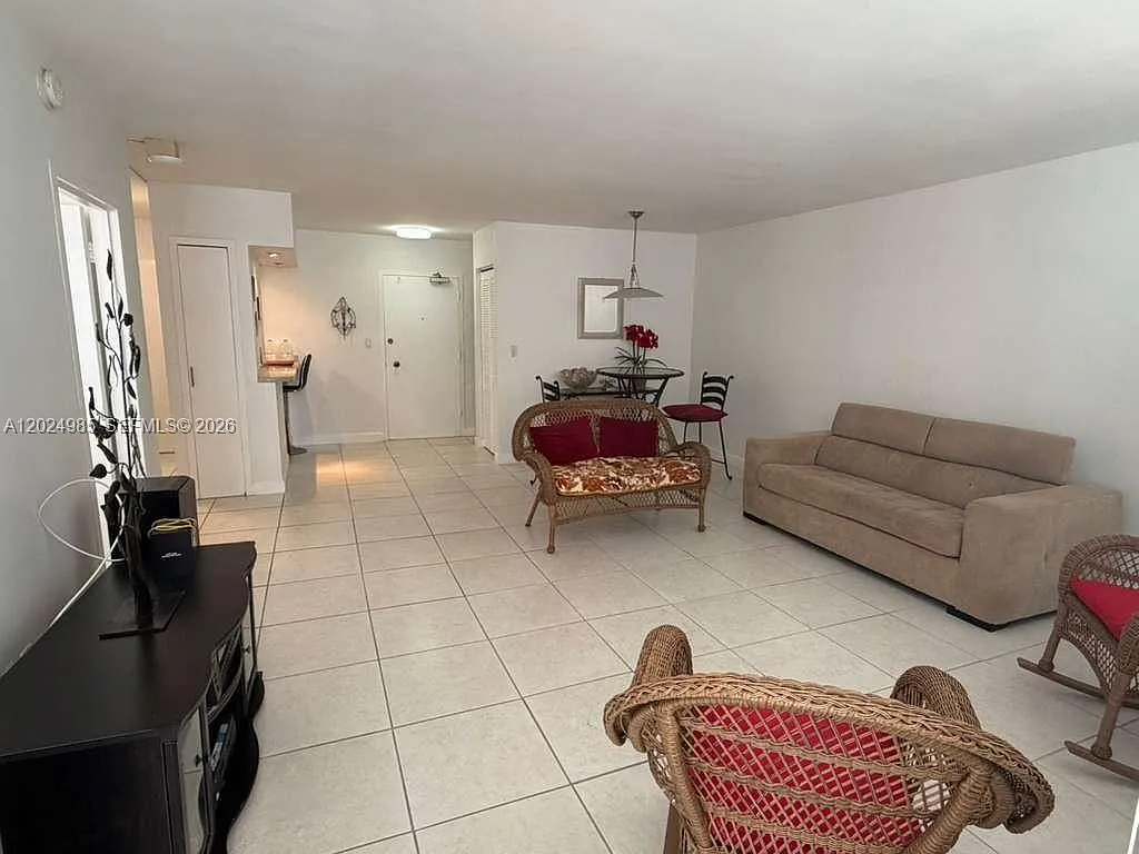 The Amethyst Condo — Photo 4