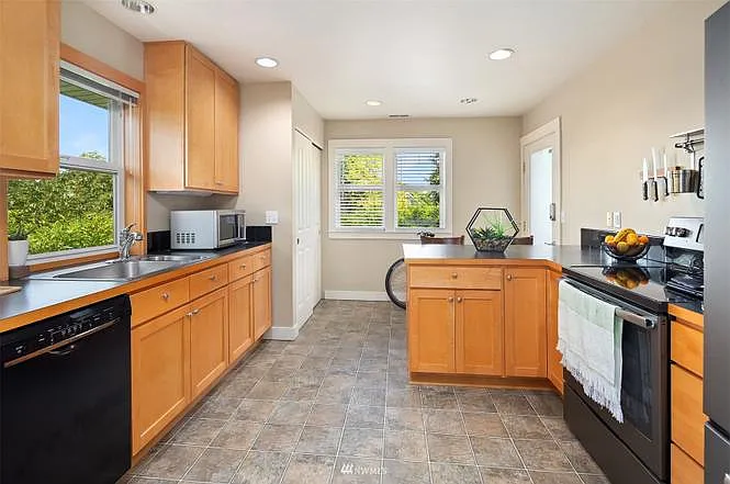 2 bed, 970 sqft, $2,800 — Photo 2