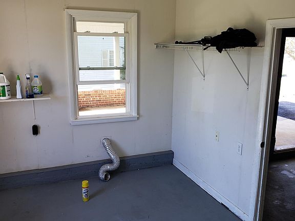 3rd image of 533 Fernwood Dr