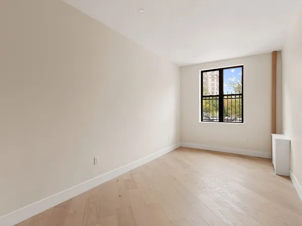 812 Riverside Drive image 4 of 13