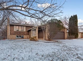 1027 Wedgewood Ln N, Saint Paul, MN 55123