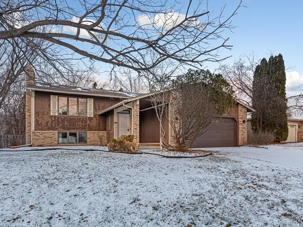 1027 Wedgewood Ln N, Saint Paul, MN 55123