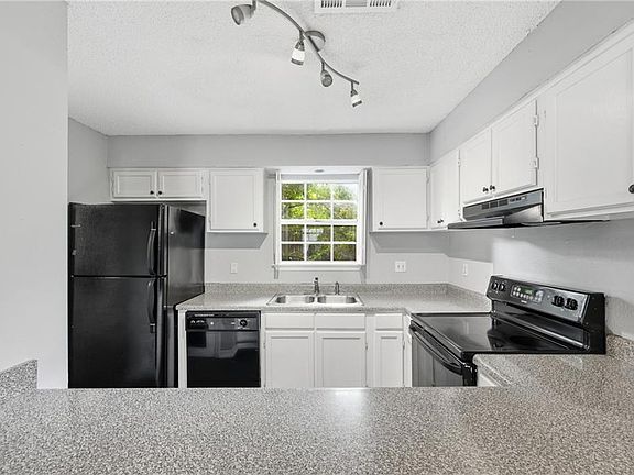 4th image of 307 Cedarwood Dr #307